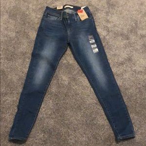 Levi’s 710 Super Skinny
